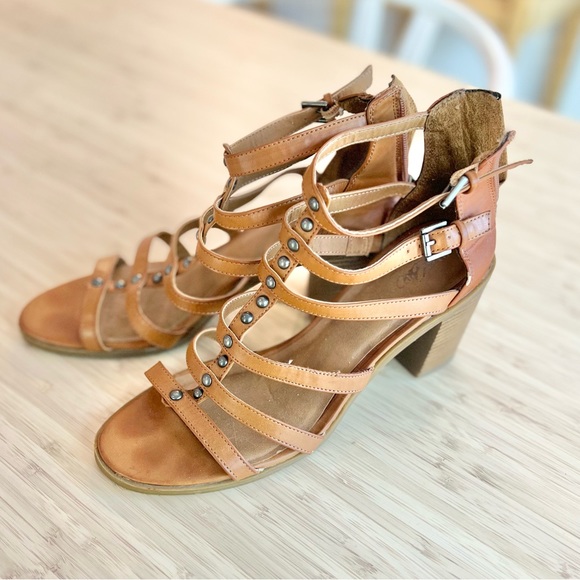 Studded brown tan leather block heels - Picture 3 of 4